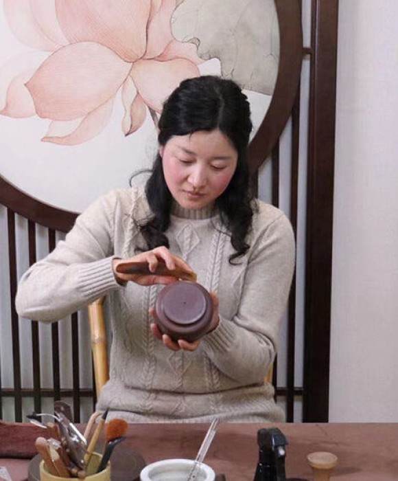 紫砂艺人丁丽君，助理工艺美术师