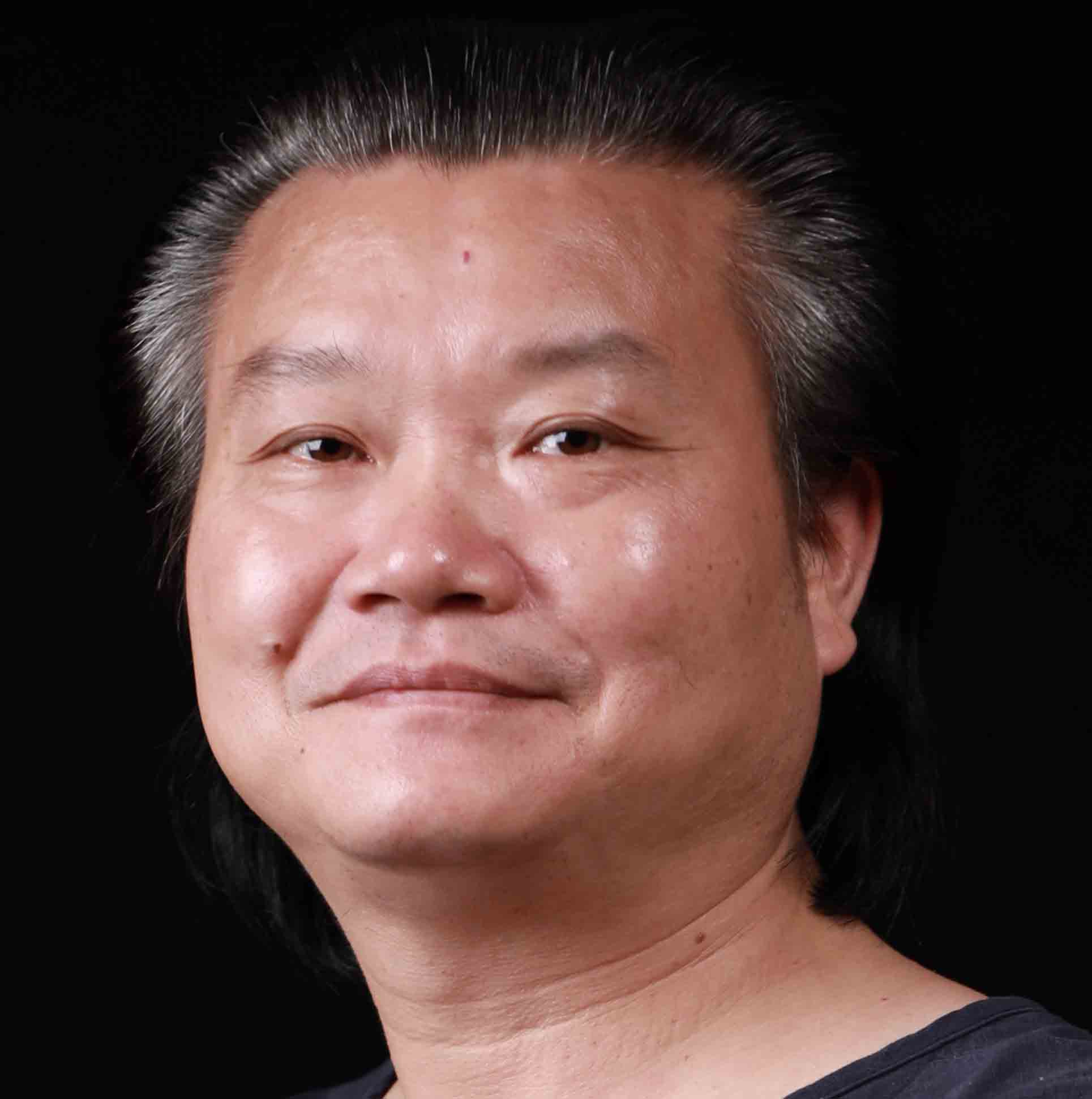 紫砂艺人丁俊宏，正高级工艺美术师（乡土人才评审获得）