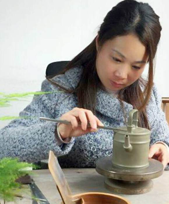 紫砂艺人丁曙霞，工艺美术师