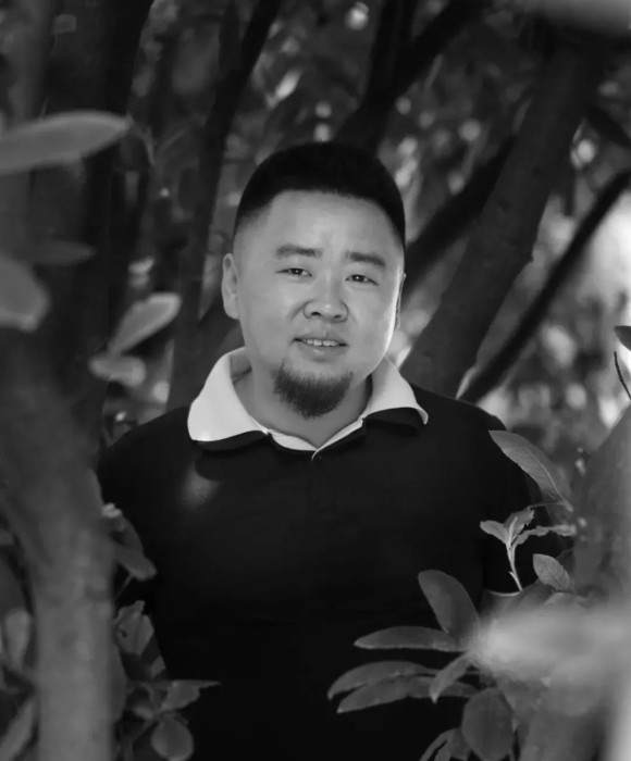 紫砂艺人丁杰，工艺美术师