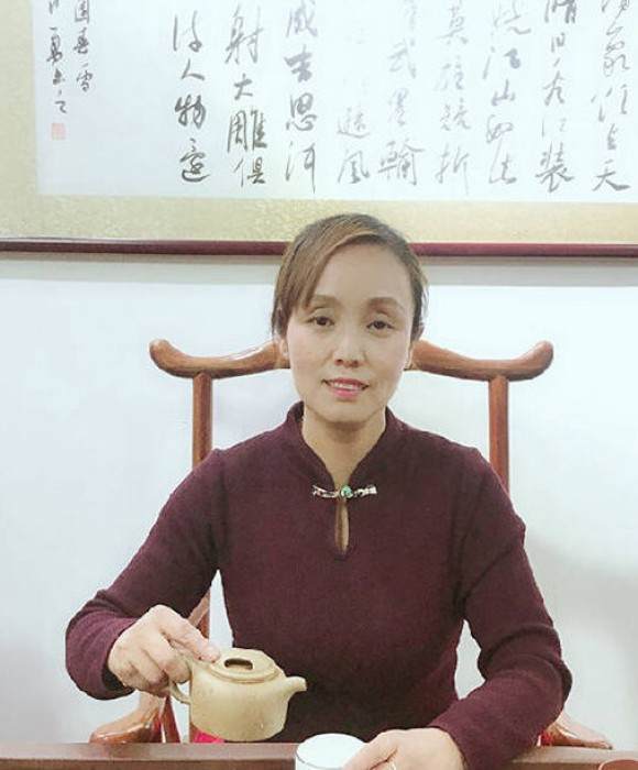 紫砂艺人丁梅琴，工艺美术师
