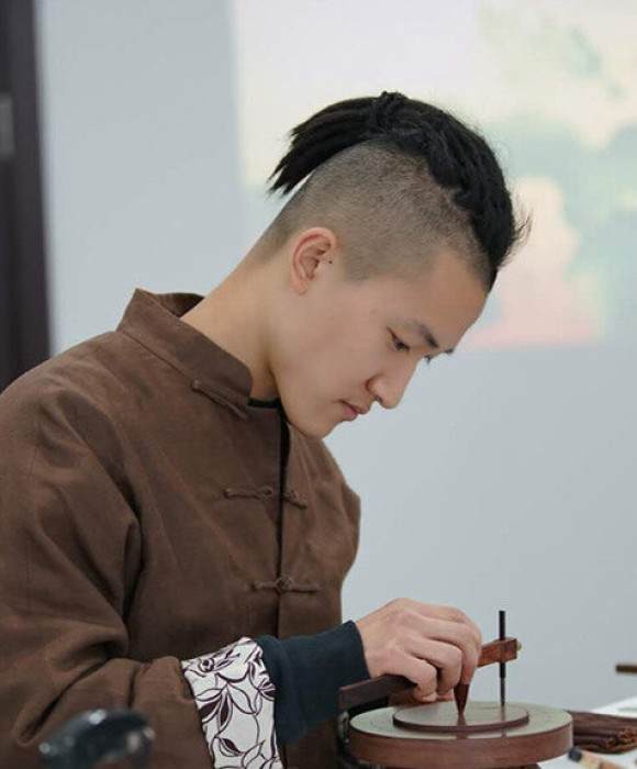 紫砂艺人丁楠楠，助理工艺美术师