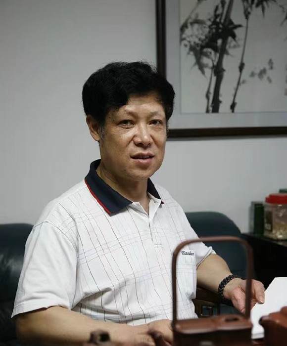 紫砂艺人丁洪顺，正高级工艺美术师