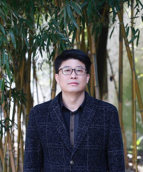 紫砂艺人丁海荣，工艺美术师