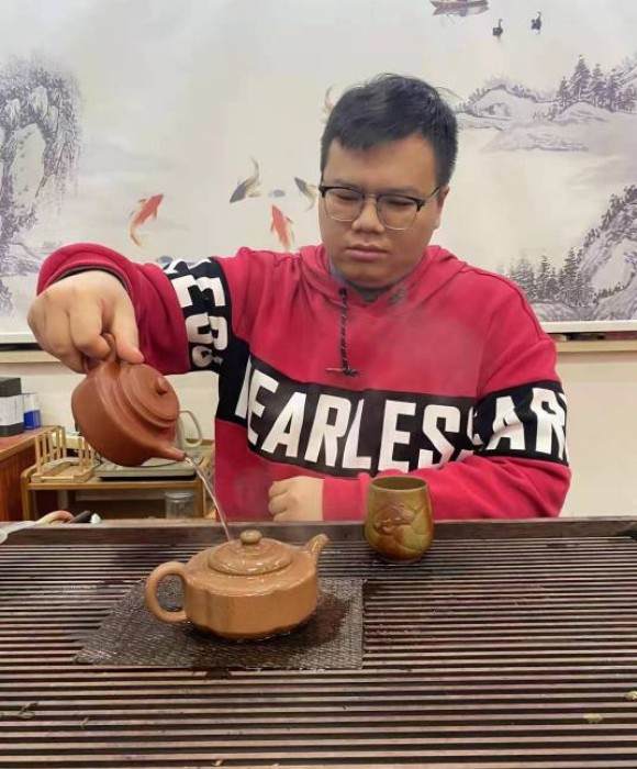紫砂艺人丁鑫，助理工艺美术师