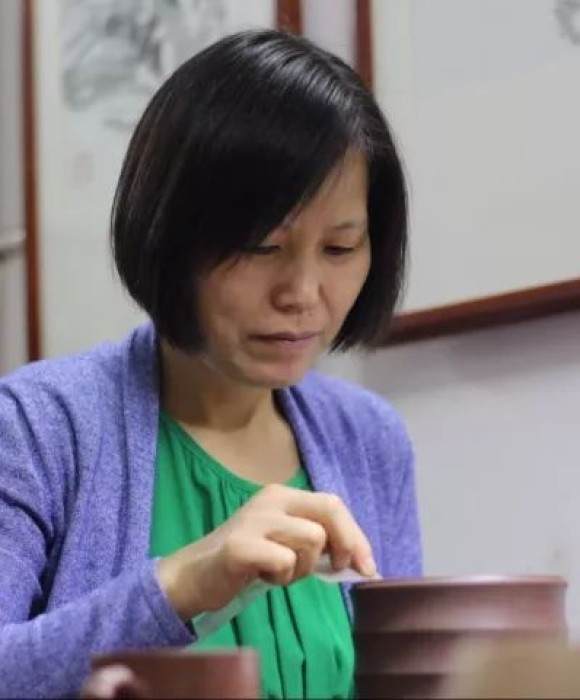 紫砂艺人万华萍，工艺美术师