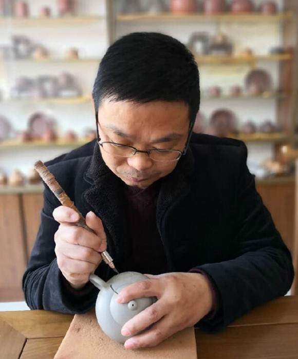 紫砂艺人万志余，工艺美术师