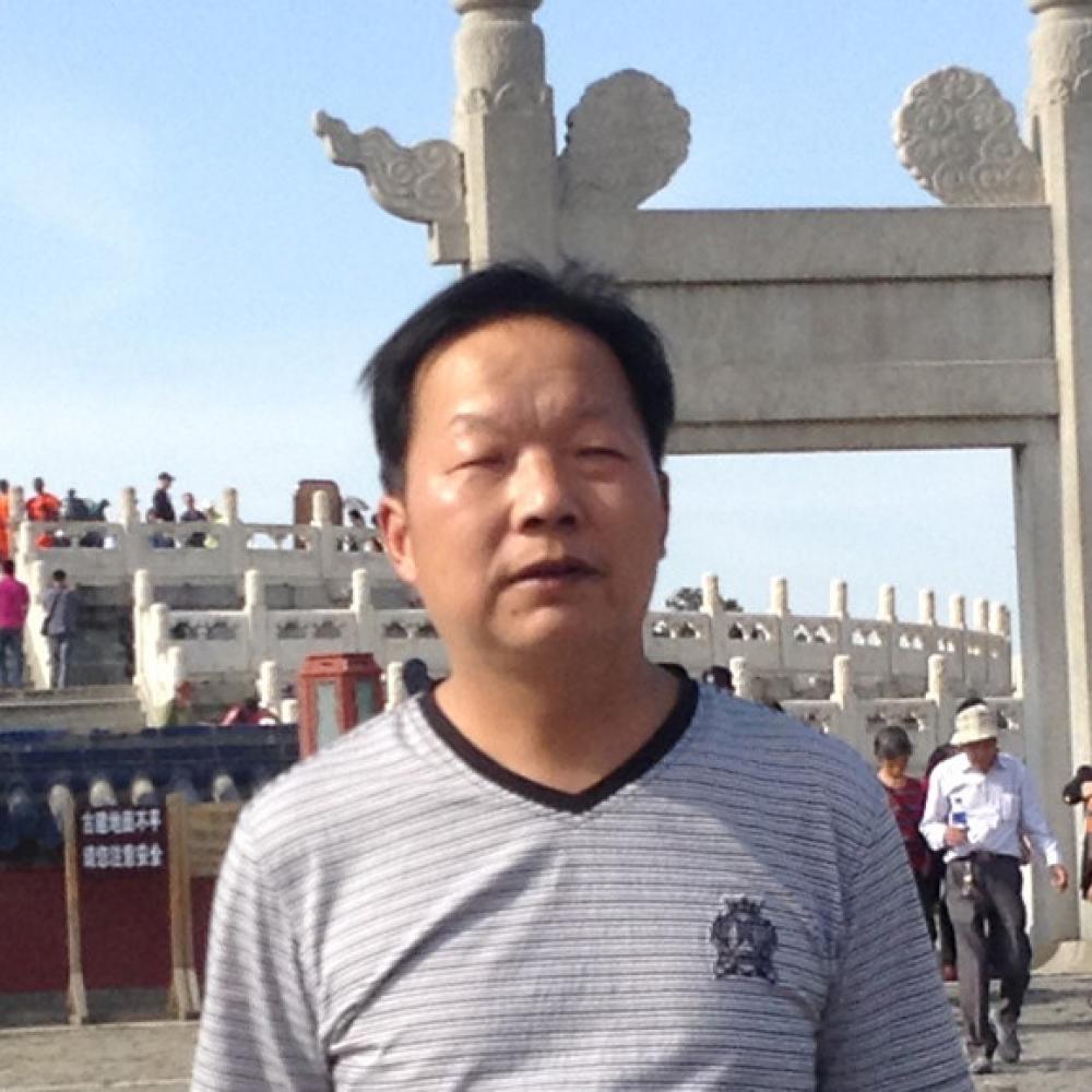 紫砂艺人万根法，工艺美术师
