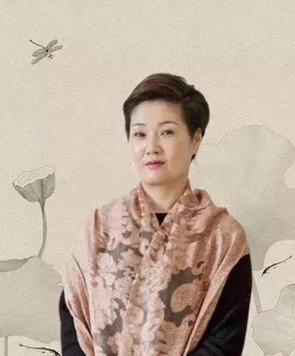 紫砂艺人万霞，助理工艺美术师