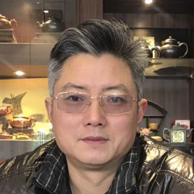 紫砂艺人严伟亮，工艺美术师