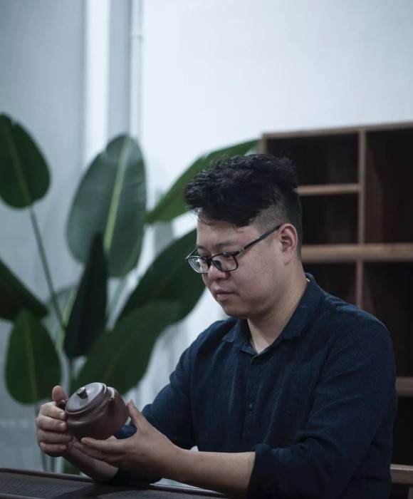 紫砂艺人任奖恩，助理工艺美术师