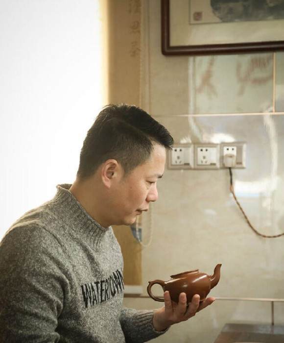 紫砂艺人何华林，工艺美术师