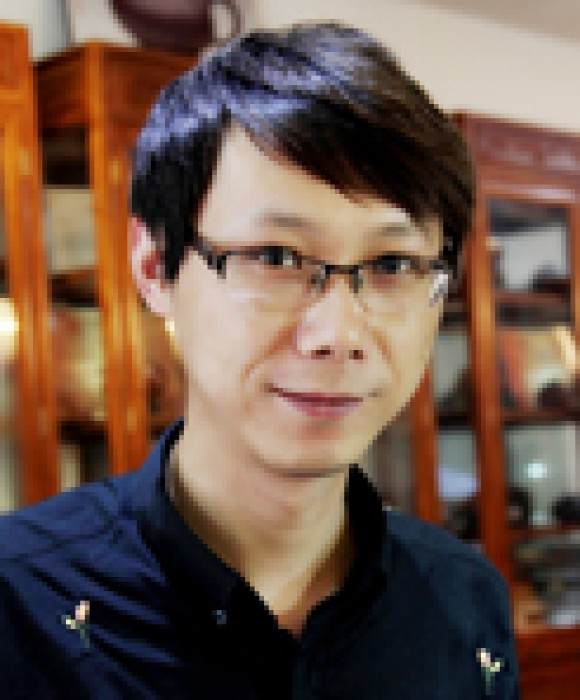 紫砂艺人何宽，工艺美术师