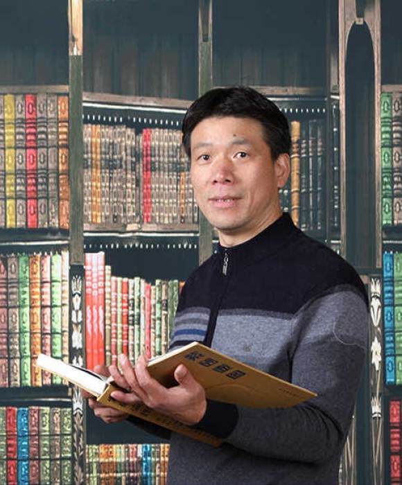 紫砂艺人何忠标，工艺美术师