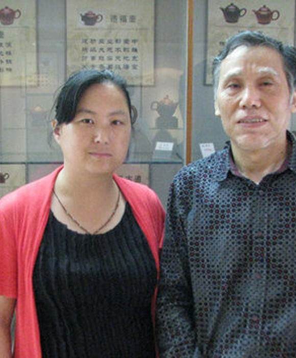 紫砂艺人何钟，助理工艺美术师