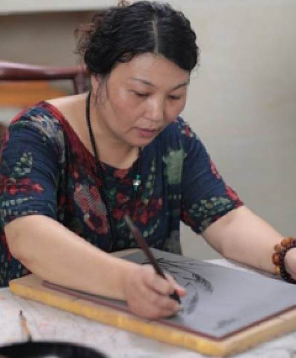 紫砂艺人佘奇志，高级工艺美术师