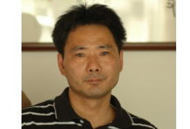 紫砂艺人余仲华，正高级工艺美术师