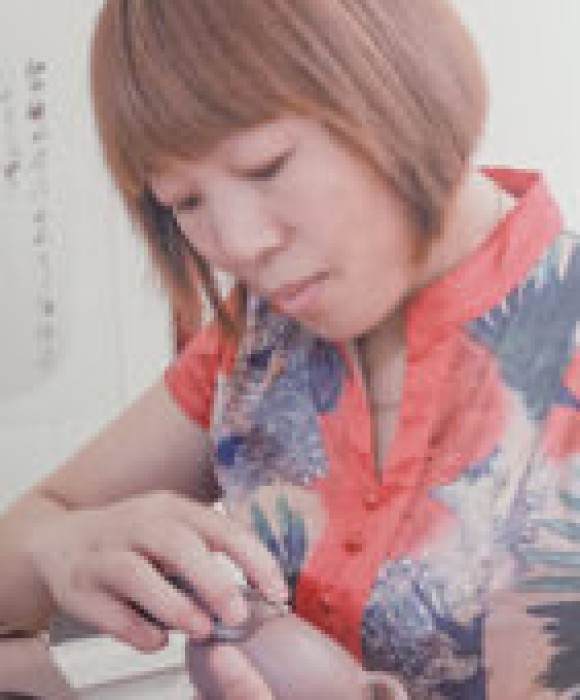 紫砂艺人余其云，高级工艺美术师