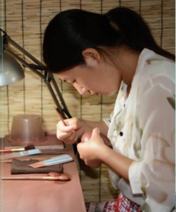 紫砂艺人余培君，工艺美术师