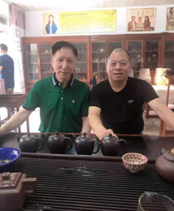 紫砂艺人余小林，高级工艺美术师