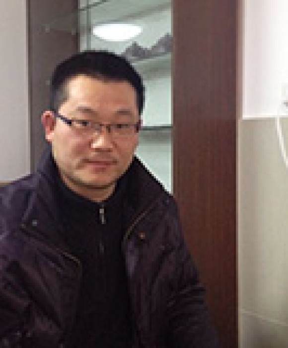 紫砂艺人余志强，工艺美术员