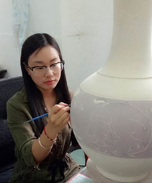 紫砂艺人余文元，工艺美术师