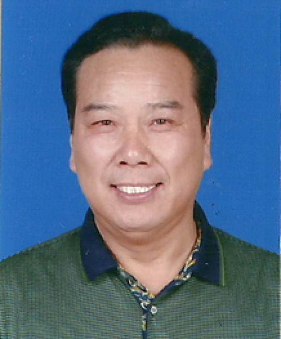 紫砂艺人余诗开，高级工艺美术师