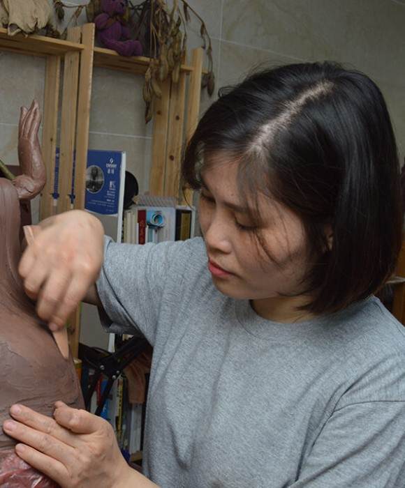 紫砂艺人俞春玲，助理工艺美术师