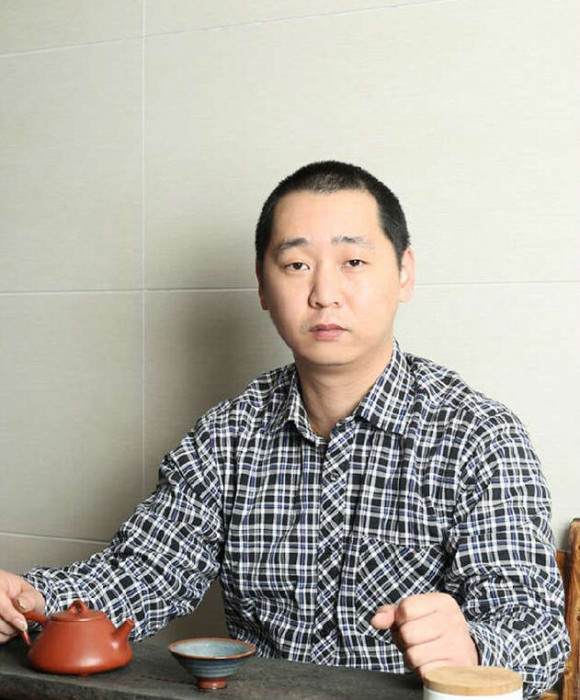 紫砂艺人俞春雷，助理工艺美术师