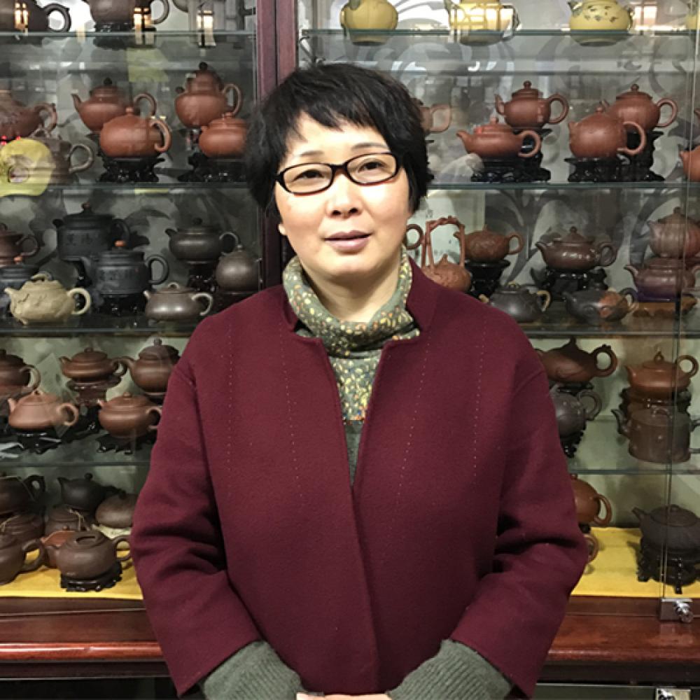 紫砂艺人俞有君，助理工艺美术师