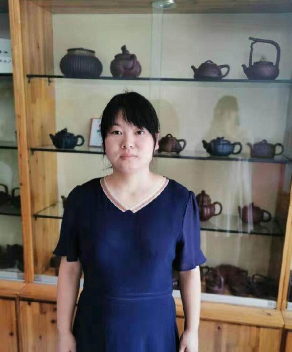 紫砂艺人储园园，助理工艺美术师