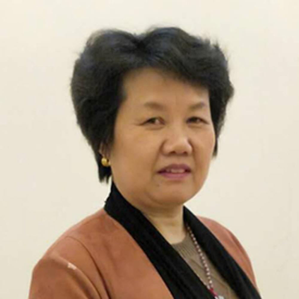 紫砂艺人储彩琴，高级工艺美术师