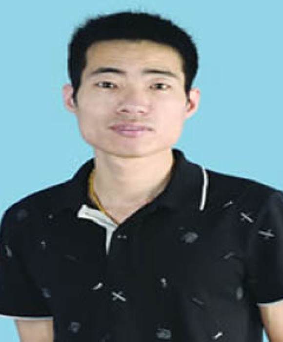 紫砂艺人储栋平，工艺美术师
