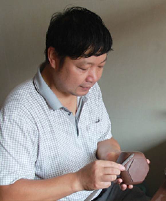 紫砂艺人储立强，工艺美术师