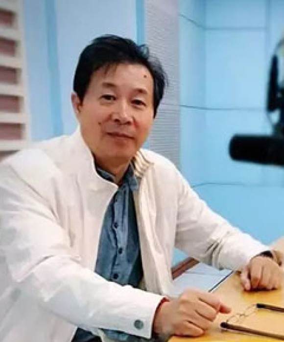 紫砂艺人储集泉，正高级工艺美术师