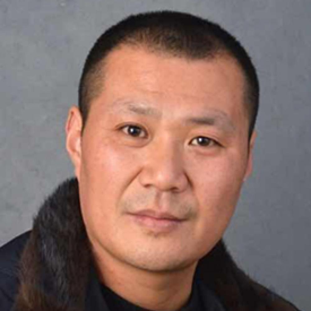 紫砂艺人冯伟，高级工艺美术师（乡土人才评审获得）