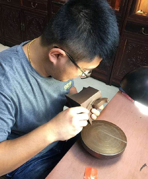 紫砂艺人冯华宇，助理工艺美术师