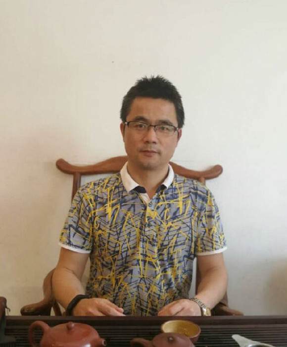 紫砂艺人冯华荣，工艺美术师