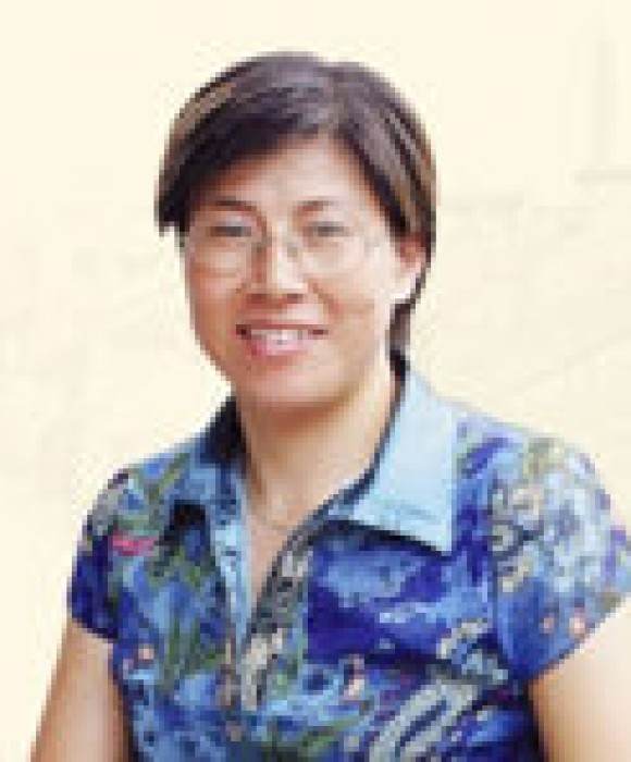 紫砂艺人冯杏华，高级工艺美术师