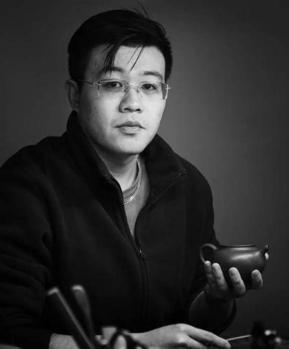 紫砂艺人冯桥枫，助理工艺美术师