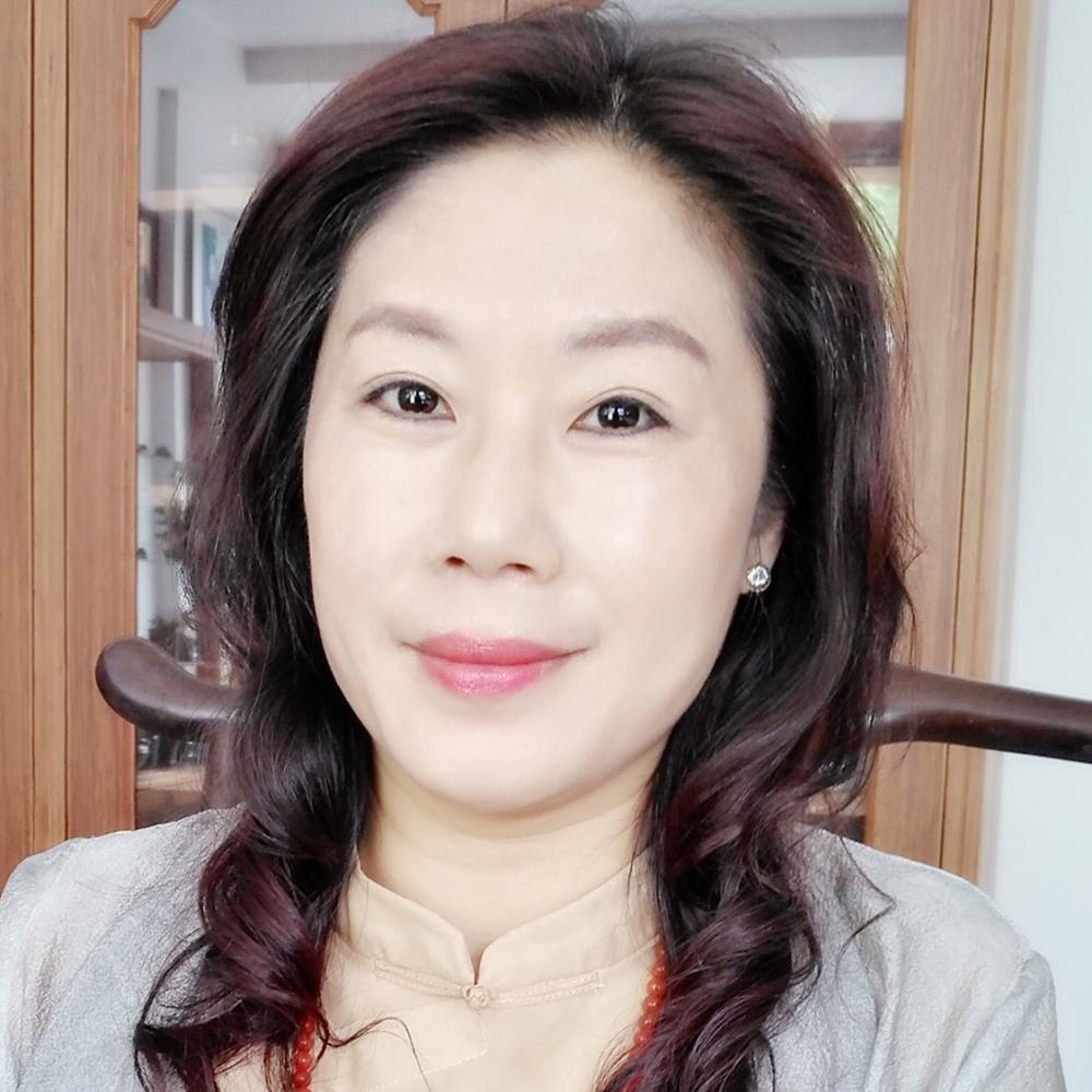 紫砂艺人冯洁，助理工艺美术师
