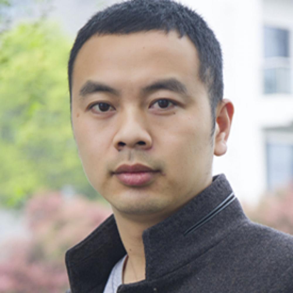 紫砂艺人冯炼，高级工艺美术师（乡土人才评审获得）