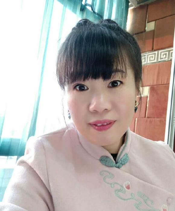 紫砂艺人冯郁芬，工艺美术师
