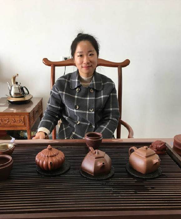 紫砂艺人刘云仙，助理工艺美术师
