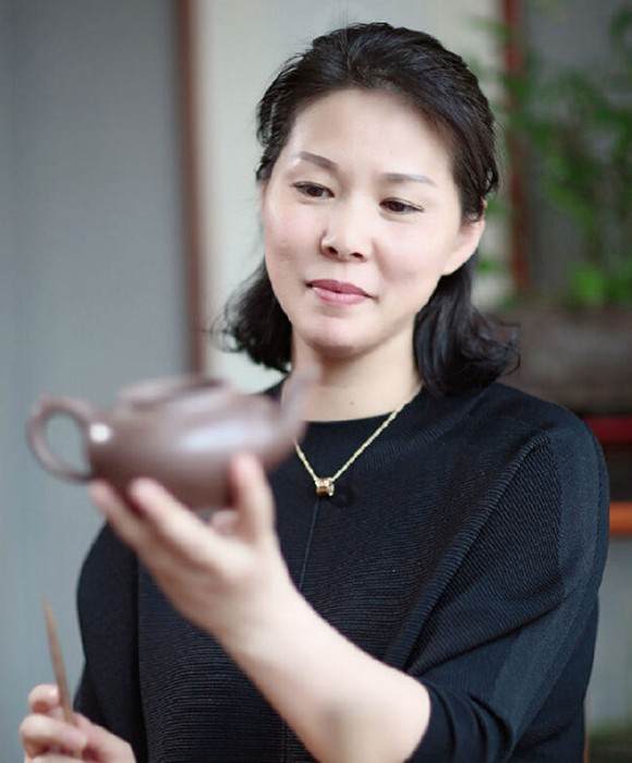 紫砂艺人刘亚萍，工艺美术师