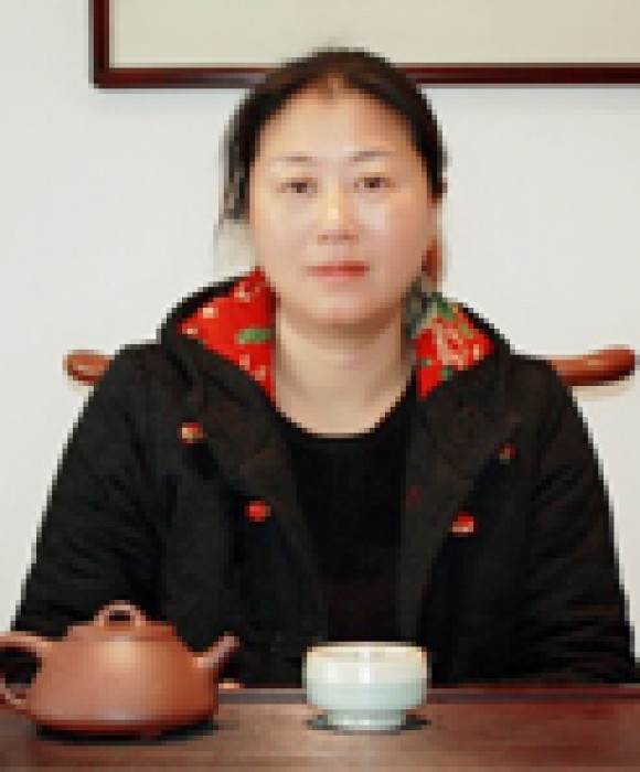 紫砂艺人刘建芳，正高级工艺美术师（乡土人才评审获得）