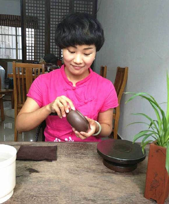 紫砂艺人刘彩萍，工艺美术师