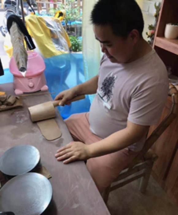 紫砂艺人刘志星，工艺美术师