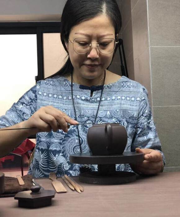 紫砂艺人刘成容，工艺美术员