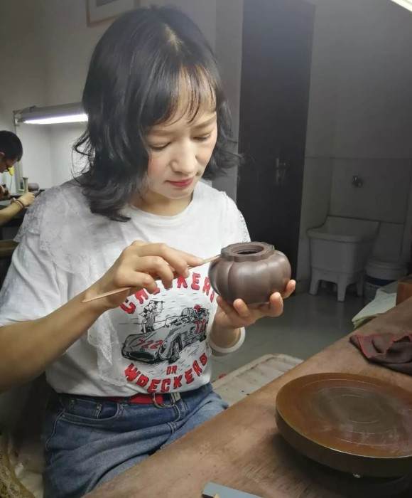 紫砂艺人刘海燕，工艺美术师